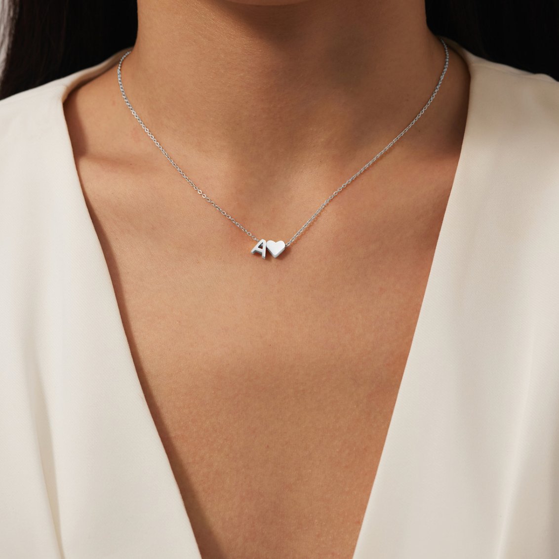 YAHNA | LETTER INITIAL SILVER NECKLACE